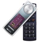 Samsung F210: MP3 lejátszóba oltott telefon