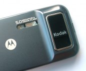Bemutatta 5 megapixeles Kodak kamerával felszerelt telefonját a Motorola